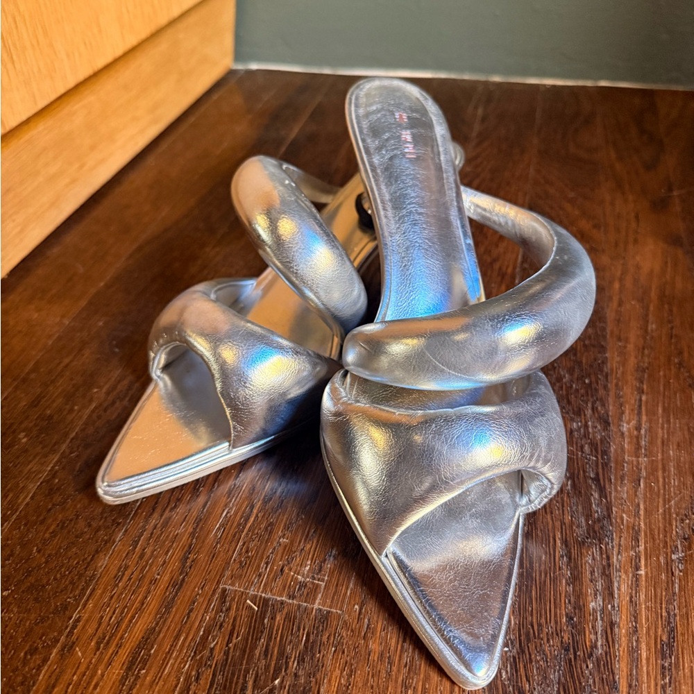 Sara Mule in metallic silver - Picture 5 of 14